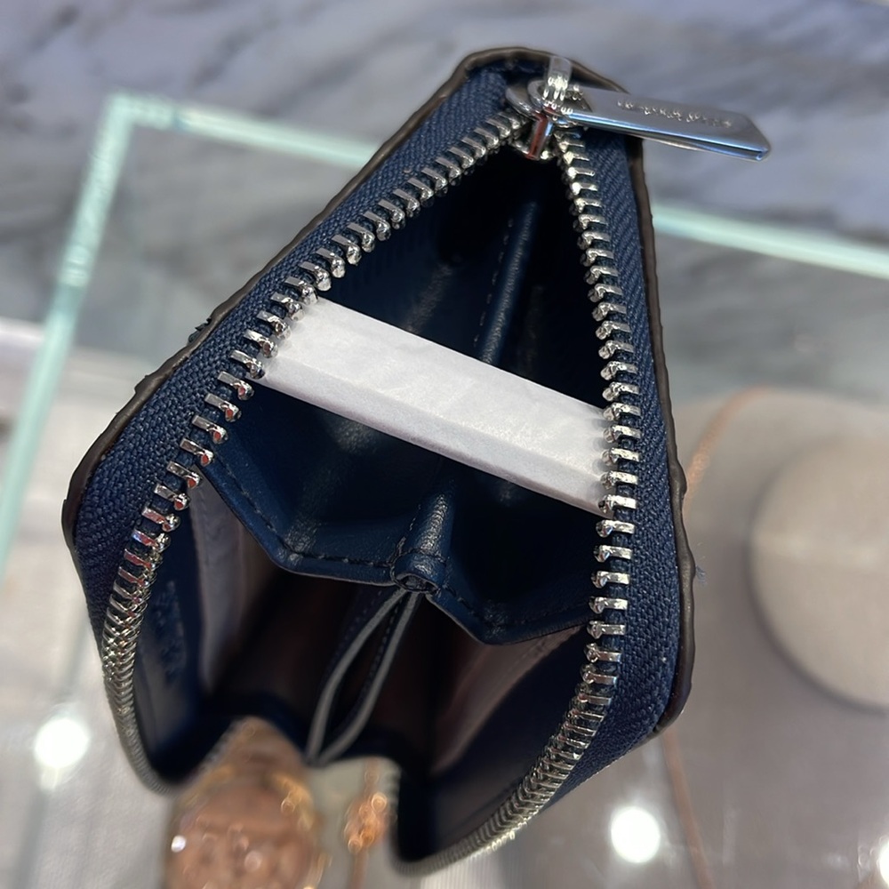 Michael Kors Women Medium Zip Around Card Case Coin Pouch Wallet Navy
NWT - Picture 8 of 16
